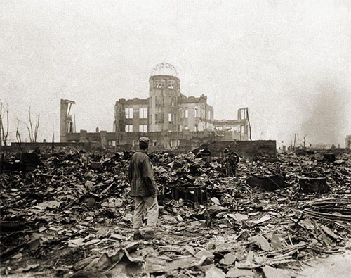 核子彈爆炸後，廣島變成一片廢墟