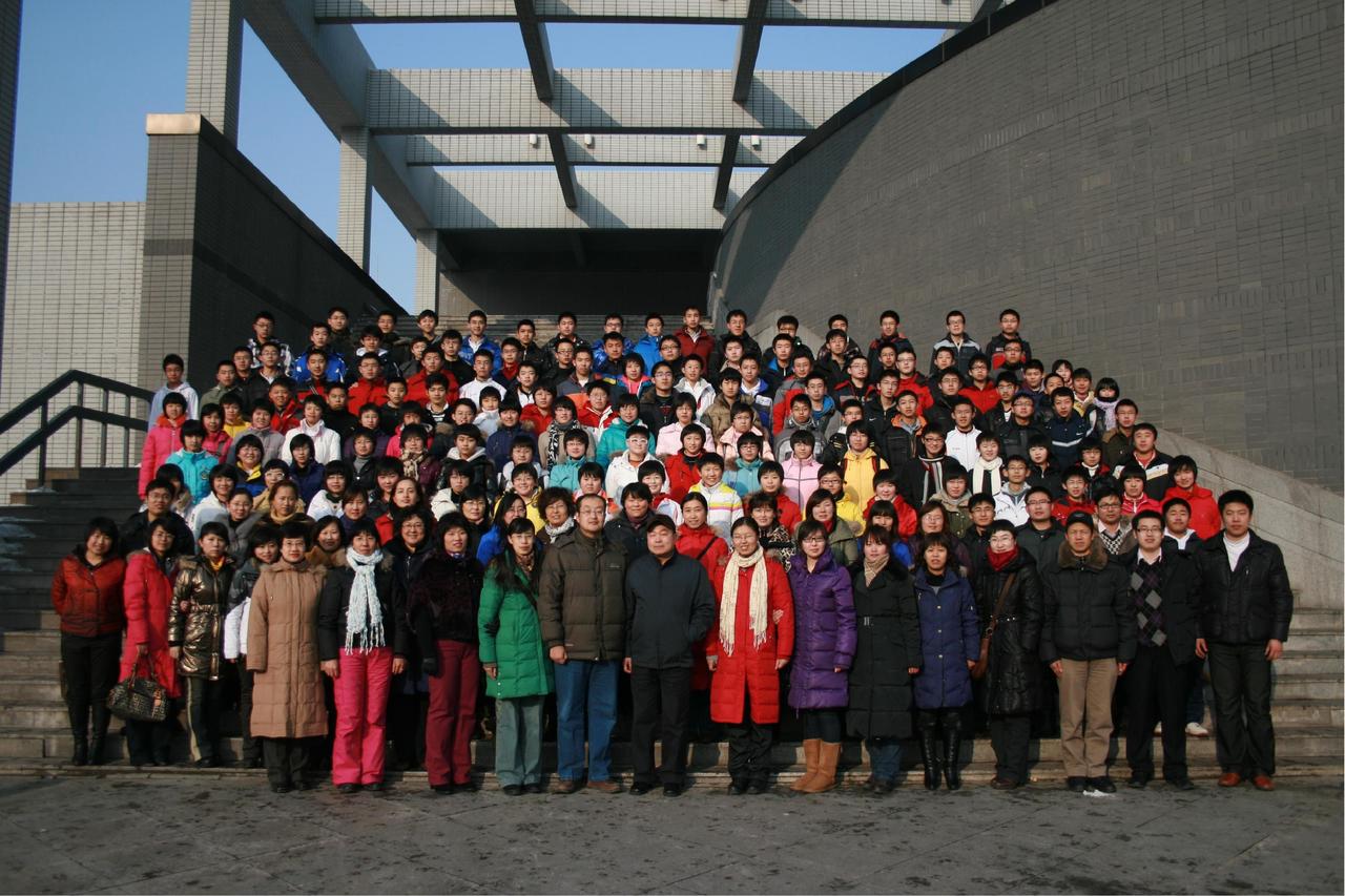 2010年直升渾南高中134人與領導，老師合影