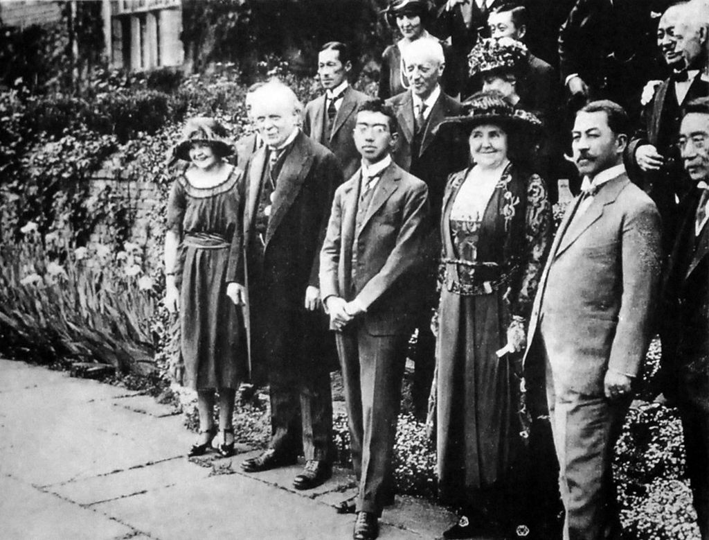 1921年訪問英國時與首相勞合·喬治合影
