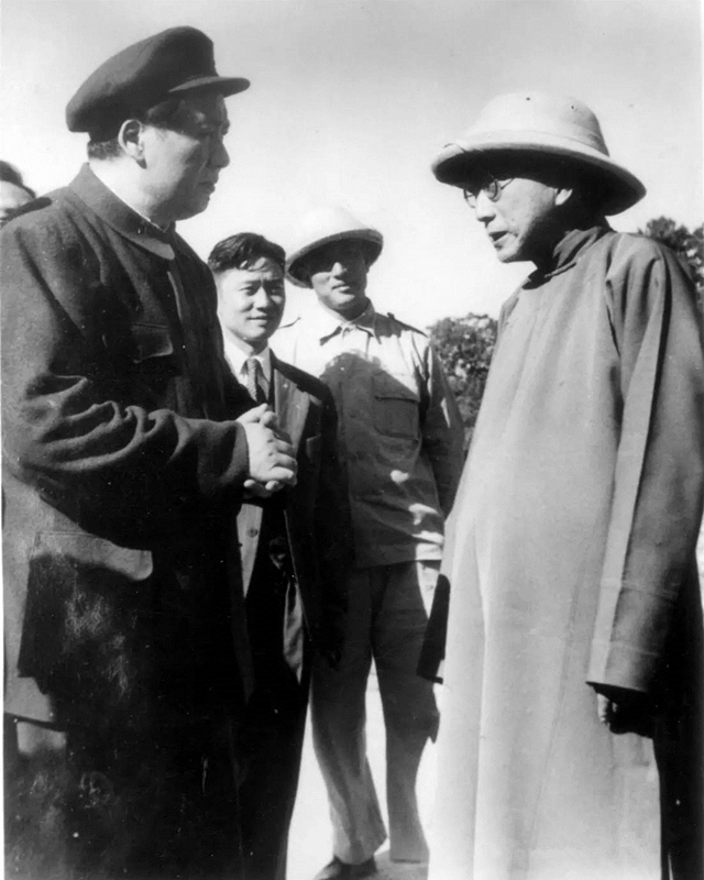 1949年9月19日，張元濟（右）應毛澤東主席邀請同游天壇