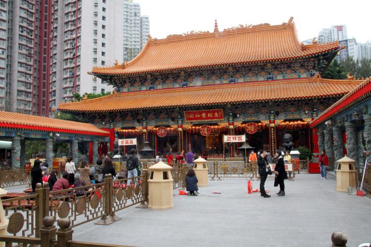 黃大仙祠(是香港最著名廟宇之一)