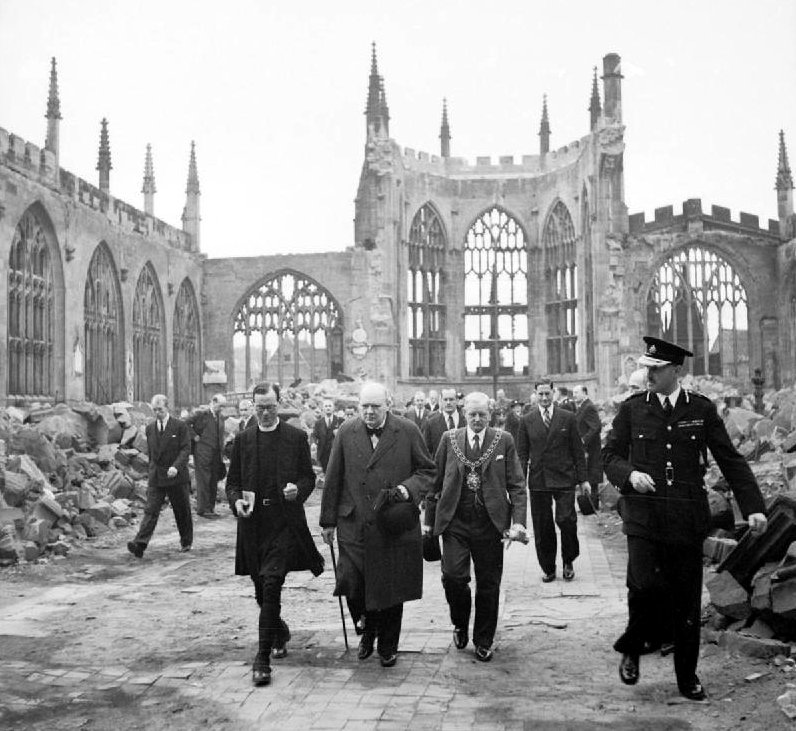 1941年訪問英國受轟炸的教堂