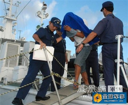被日本方面非法扣押的閩晉漁5179號及其船長