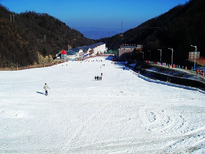 國家AAAA景區伏牛山滑雪場
