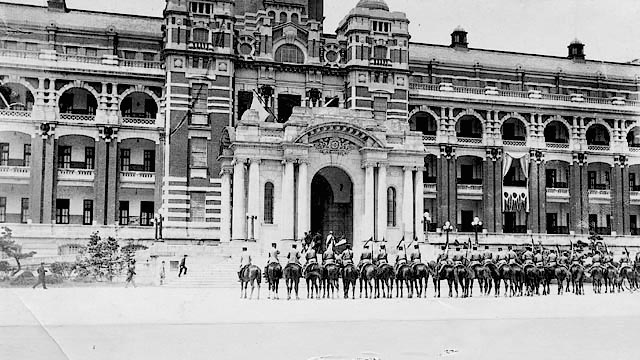 1923年騎兵於台灣總督府前迎接裕仁