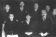 杜威（前排右一）1919年來華期間與眾人合影