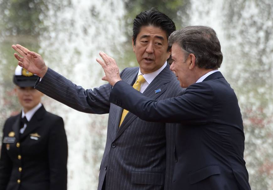 桑托斯和日本首相安倍晉三