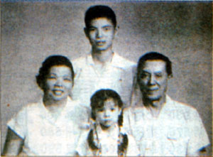 1964年，陳煥鏞在北京與家人合影
