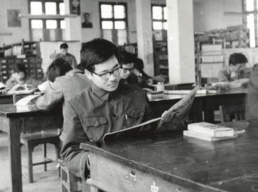 1978年春鄧賢大學時代在雲南大學圖書館