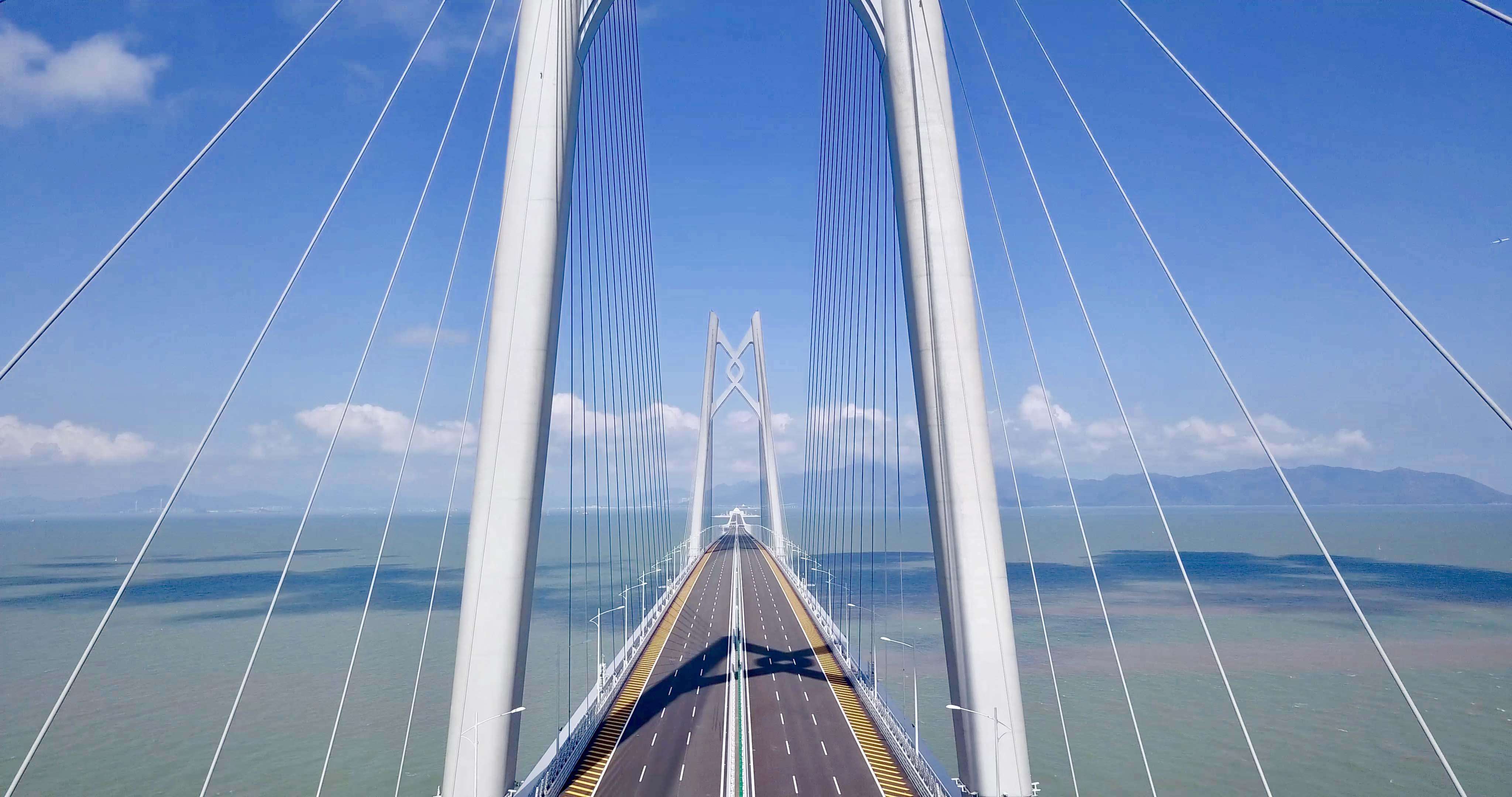 港珠澳大橋“中國結·三地同心”主題斜拉索塔