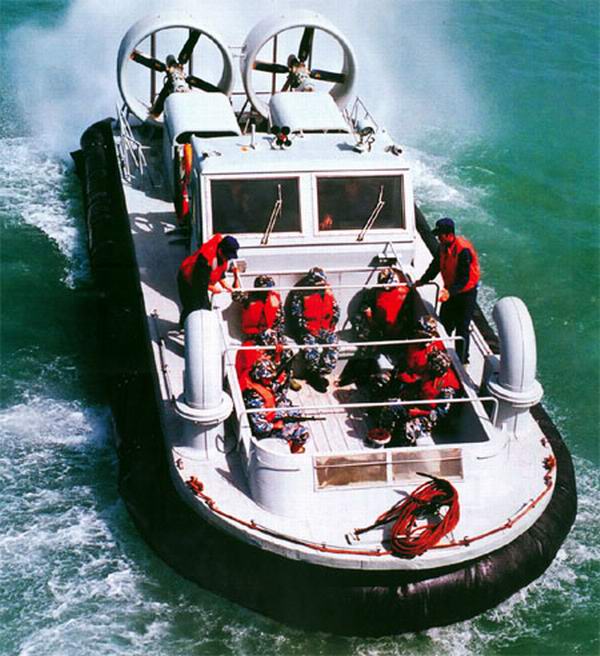 724型氣墊登入艇