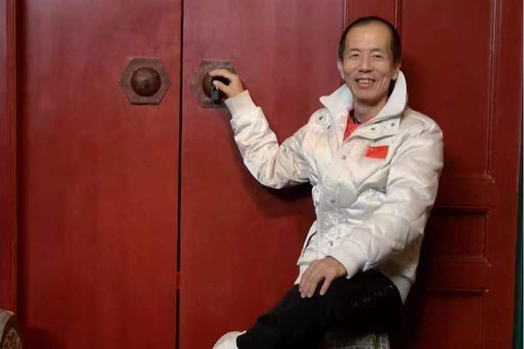 袁園(中國收藏家協會民族藝術品收藏委員會副秘書長) 袁園(中國收藏家協會民族藝術品收藏委員會副秘書長)