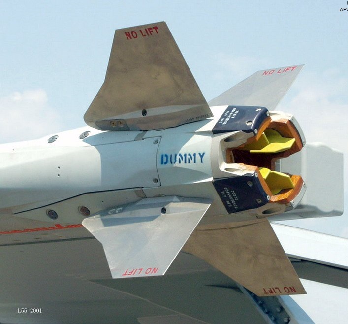 AIM-9X 噴管內部的燃氣舵