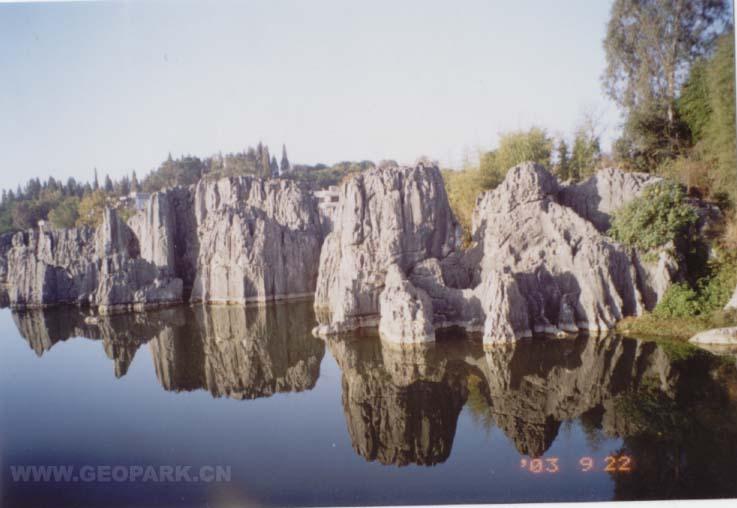 岩溶湖