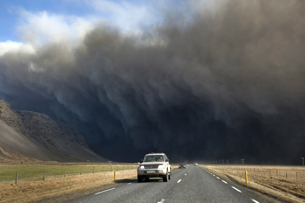 冰島的艾雅法拉火山噴發情景，圖2