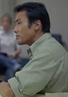 目露凶光