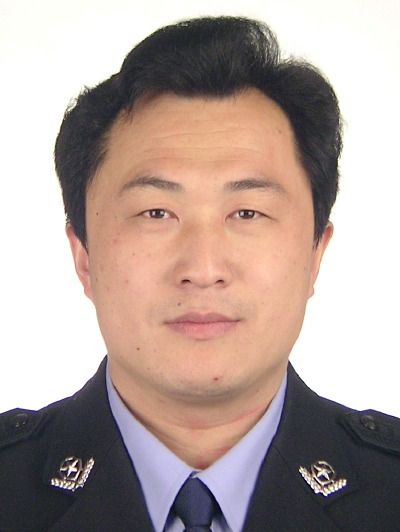 盧鋒(山東省濟南市公安局萊蕪區分局黨委委員、副處級領導幹部、二級高級警長) 盧鋒(山東省濟南市公安局萊蕪區分局黨委委員、副處級領導幹部、二級高級警長)