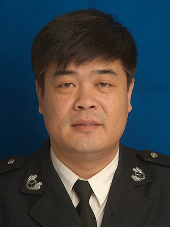 鐘國偉(哈爾濱市交通運輸局副局長、黨組成員) 鐘國偉(哈爾濱市交通運輸局副局長、黨組成員)