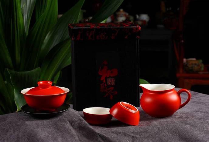 紅釉茶具——上海世博會廈門館指定禮品