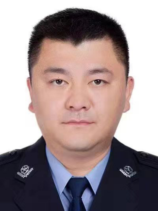 賈平(北京市順義區南彩鎮黨委委員、南彩派出所所長) 賈平(北京市順義區南彩鎮黨委委員、南彩派出所所長)