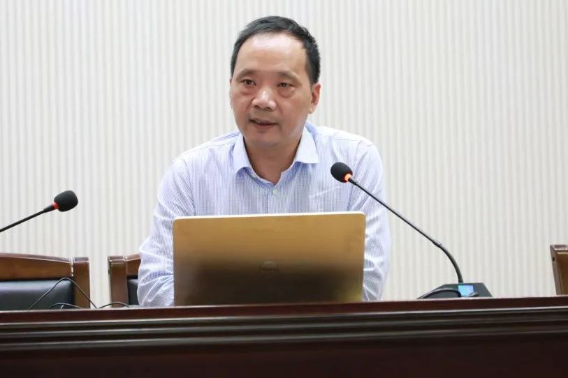 陳清(江蘇省淮陰中學副校長) 陳清(江蘇省淮陰中學副校長)