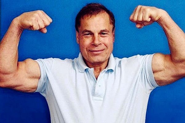 弗朗哥·哥倫布(Franco Columbu) 弗朗哥·哥倫布(Franco Columbu)