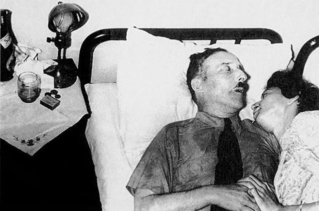 1942年2月22日，茨威格與妻子服毒自殺