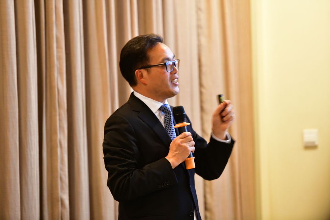 李捷(耀有光科技集團有限公司董事長法人) 李捷(耀有光科技集團有限公司董事長法人)