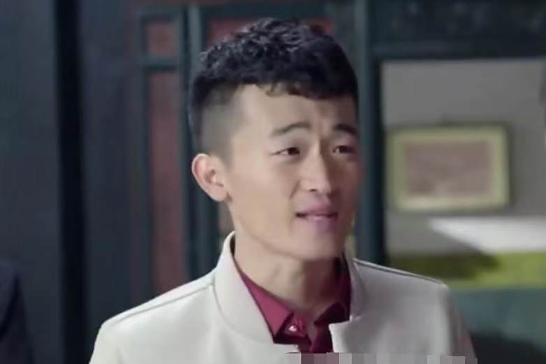 何帥(《安居》中姜寒飾演的抗拆高富帥角色) 何帥(《安居》中姜寒飾演的抗拆高富帥角色)