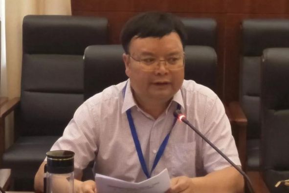 謝毅(黔西南州教育局副局長、黨組副書記) 謝毅(黔西南州教育局副局長、黨組副書記)