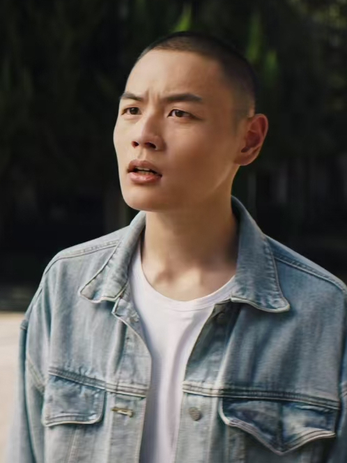 鄭輝(懷舊喜劇電影《摩登澡堂》中的角色) 鄭輝(懷舊喜劇電影《摩登澡堂》中的角色)