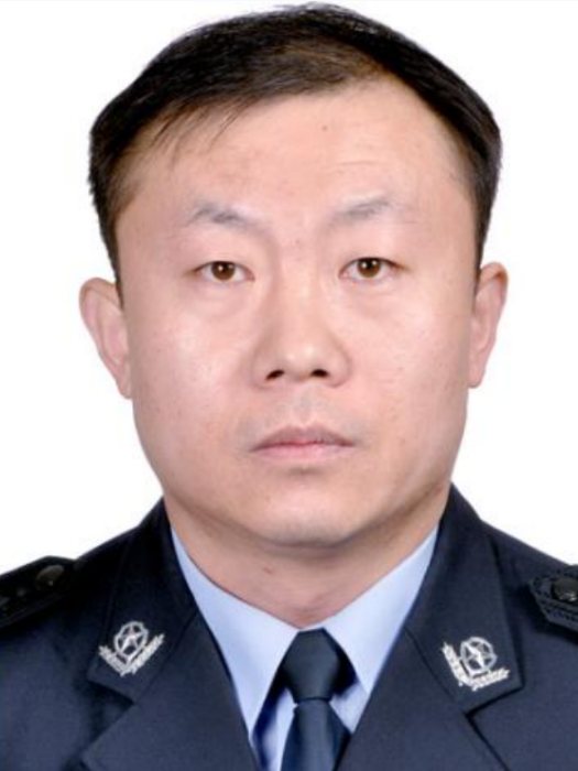 王珏(山東省臨清市政府黨組成員、副市長、市公安局局長) 王珏(山東省臨清市政府黨組成員、副市長、市公安局局長)
