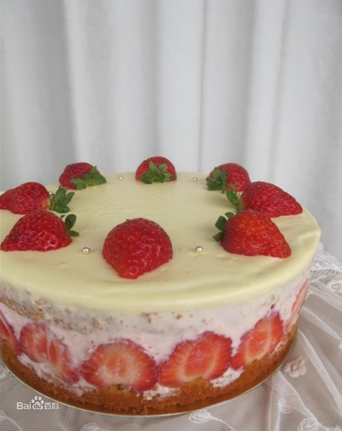草莓牛奶慕斯蛋糕
