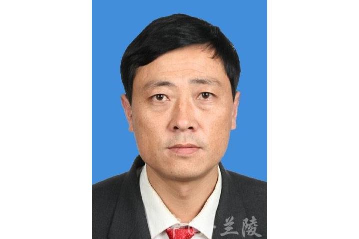 岳海濤(山東省臨沂市蘭陵縣交通運輸局黨組成員、副局長) 岳海濤(山東省臨沂市蘭陵縣交通運輸局黨組成員、副局長)