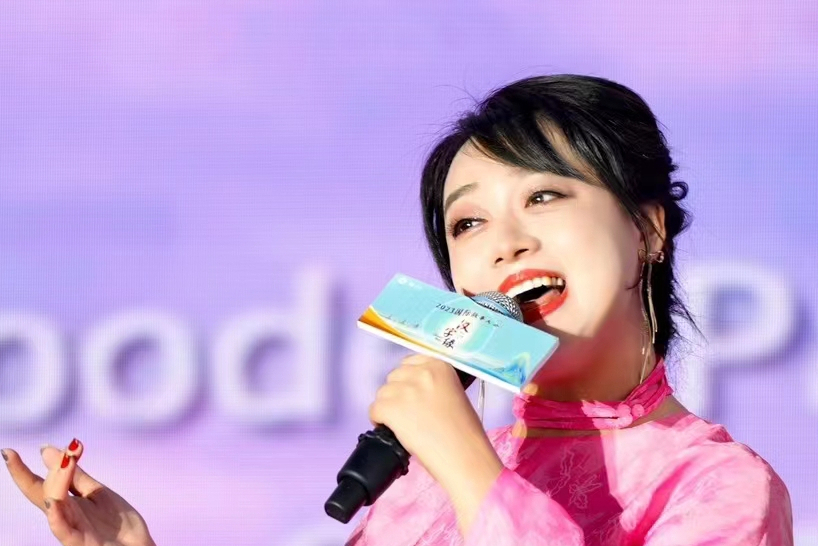 杜倩倩(中國內地女歌唱演員) 杜倩倩(中國內地女歌唱演員)