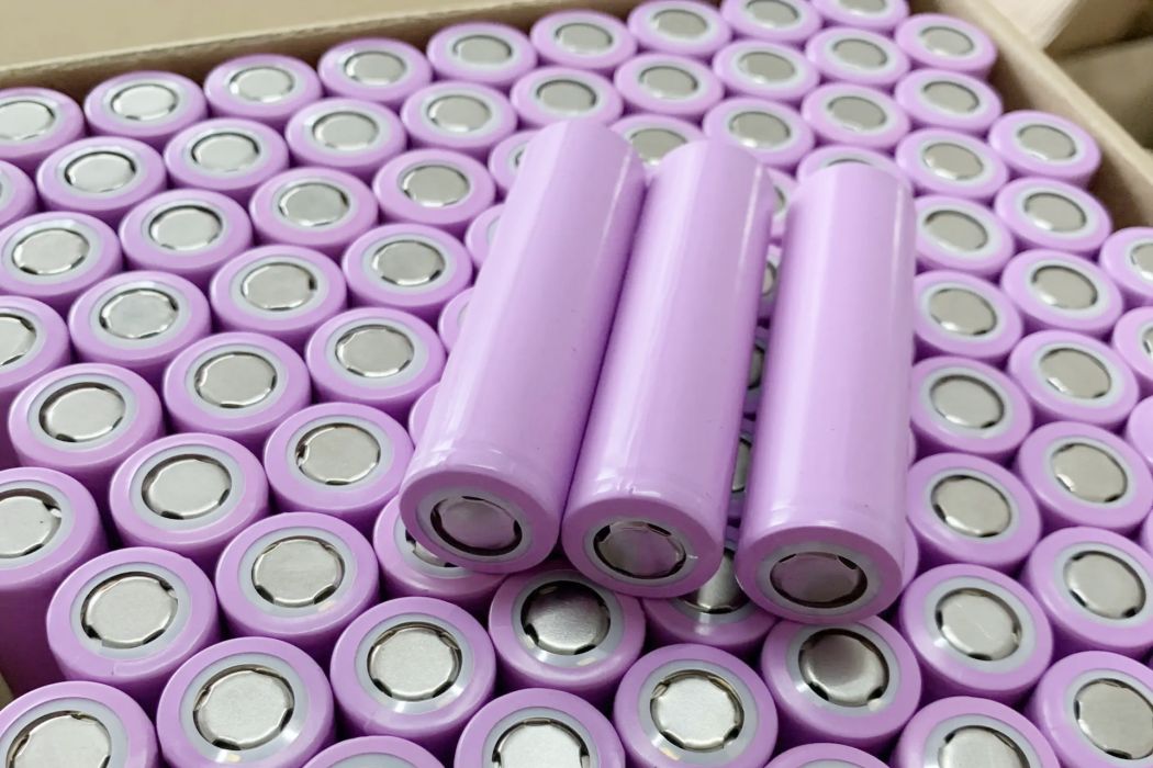 電池(將化學能轉化成電能的裝置) 電池(將化學能轉化成電能的裝置)
