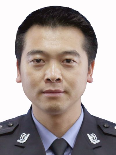 張魁(貴州省黔南布依族苗族自治州甕安縣公安局黨委委員、副局長、一級警長) 張魁(貴州省黔南布依族苗族自治州甕安縣公安局黨委委員、副局長、一級警長)