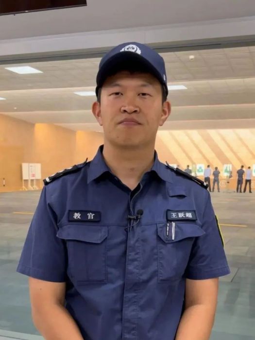 王躍超(大連市公安局警察教育訓練支隊實戰訓練大隊教導員警務技能教官) 王躍超(大連市公安局警察教育訓練支隊實戰訓練大隊教導員警務技能教官)