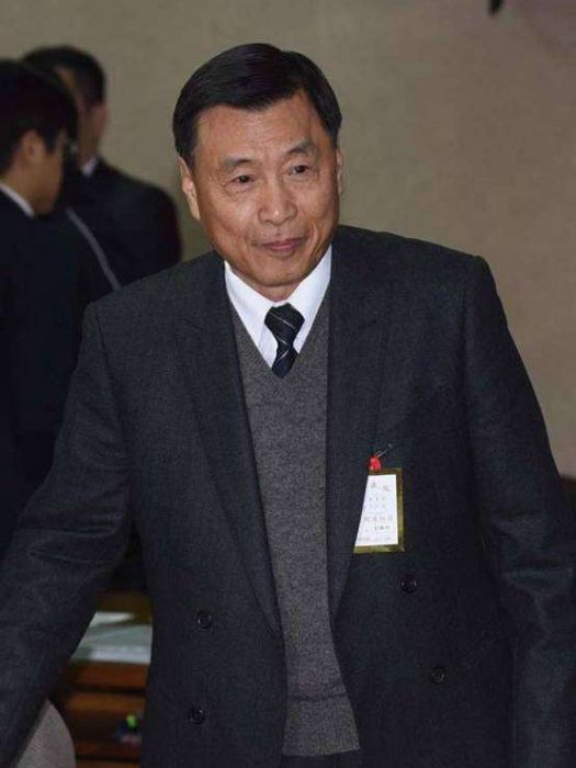 何榮村 何榮村
