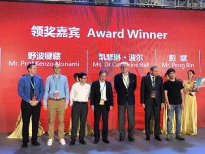 第二屆全球無人機貢獻獎獲獎者，彭斌（右一）