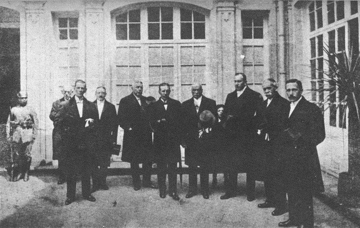 蘇亞雷斯總統和他的內閣成員