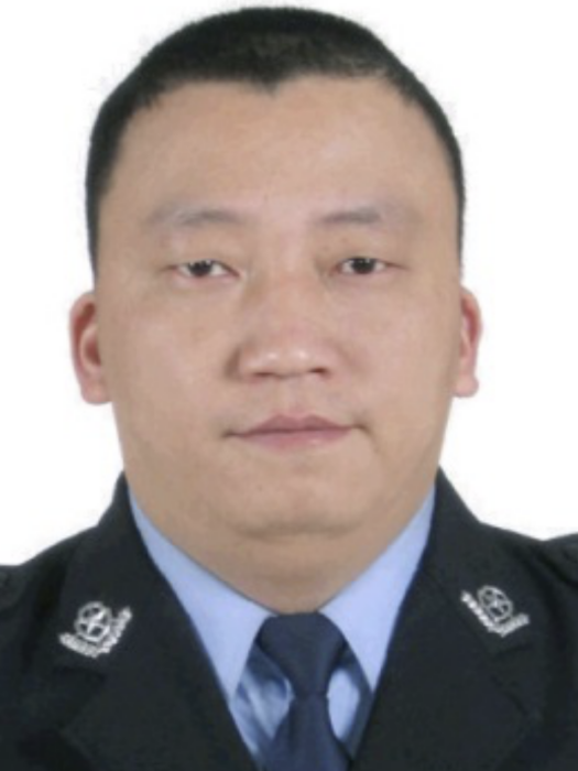 李浪(重慶市南川區公安局黨委委員、副局長) 李浪(重慶市南川區公安局黨委委員、副局長)