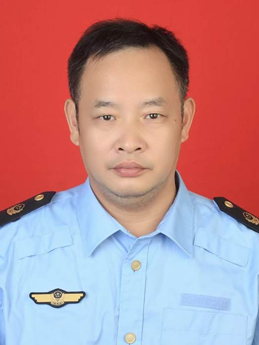 湯啟新(湖南省邵陽市新寧縣市場監督管理局黨組成員、副局長) 湯啟新(湖南省邵陽市新寧縣市場監督管理局黨組成員、副局長)