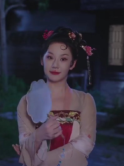 張璐瑤(古裝愛情劇《君面似桃花》中的演員) 張璐瑤(古裝愛情劇《君面似桃花》中的演員)