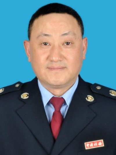 朱顯軍(昭通市永善縣稅務局黨委書記、局長) 朱顯軍(昭通市永善縣稅務局黨委書記、局長)