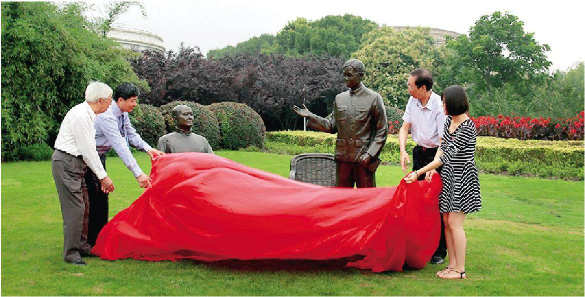 反映50年代初顧準拜訪恩師潘序倫場景的“師生情”主題雕塑揭幕