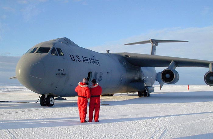 C-141運輸機完成了向南極飛行