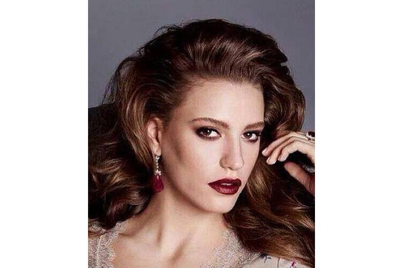 Serenay Sarikaya Serenay Sarikaya