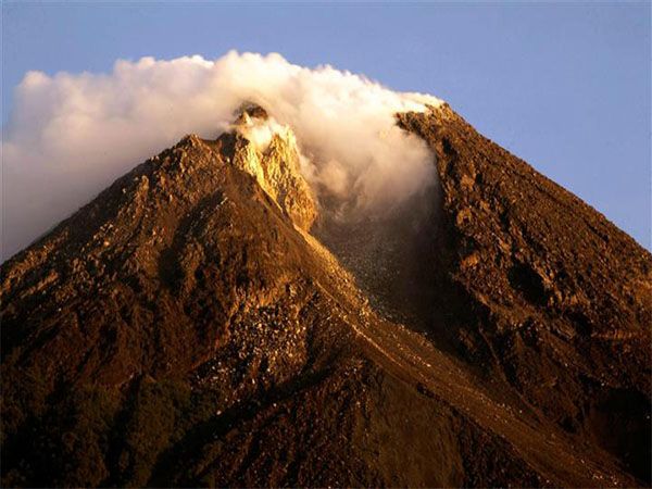 烏拉旺火山 烏拉旺火山