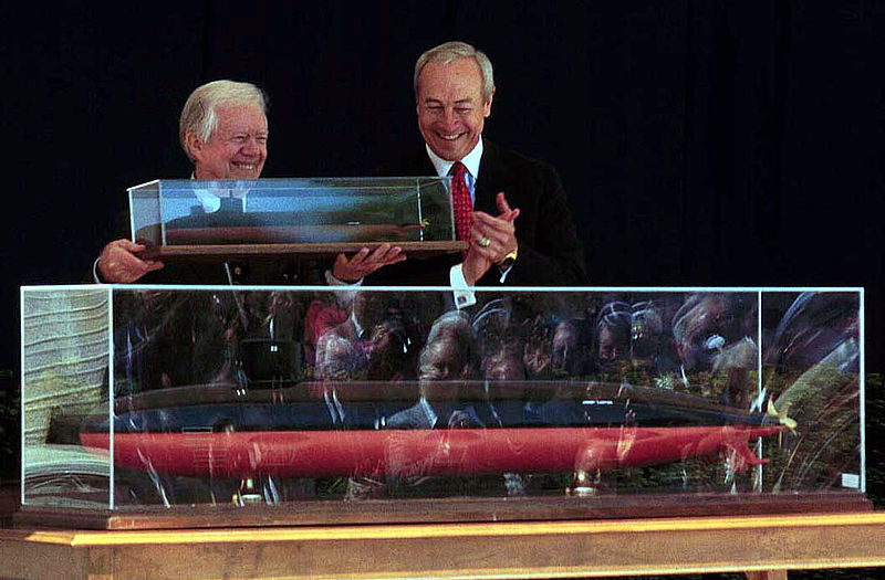 美國前總統吉米·卡特與海浪級潛艇模型